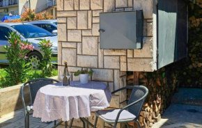 1 Bedroom Stunning Home In Senj